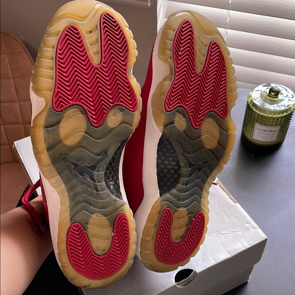 Nike Air Jordan 11 Retro - Picture 5 of 8